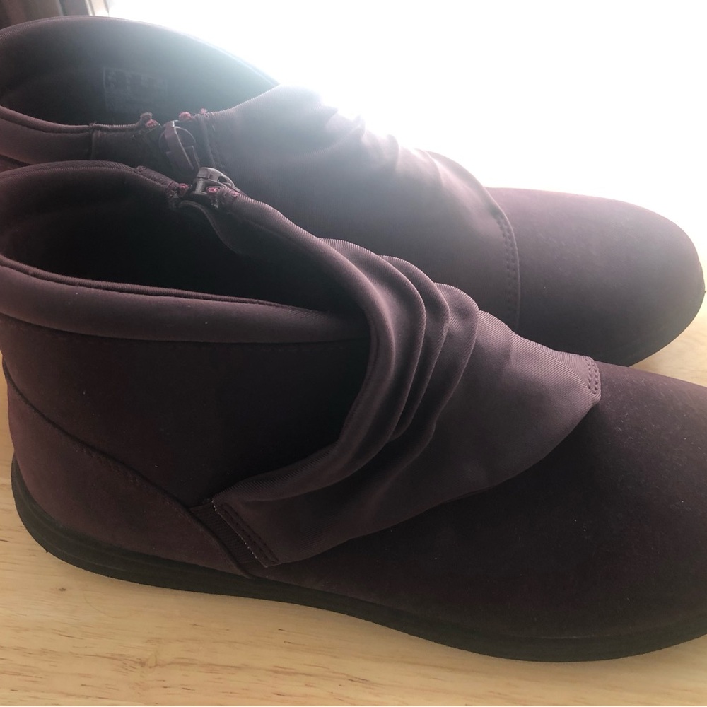NWOT Clarks Cloudsteppers Purple Burgundy Breeze Dusk Booties Boots Size 9 - Picture 11 of 14